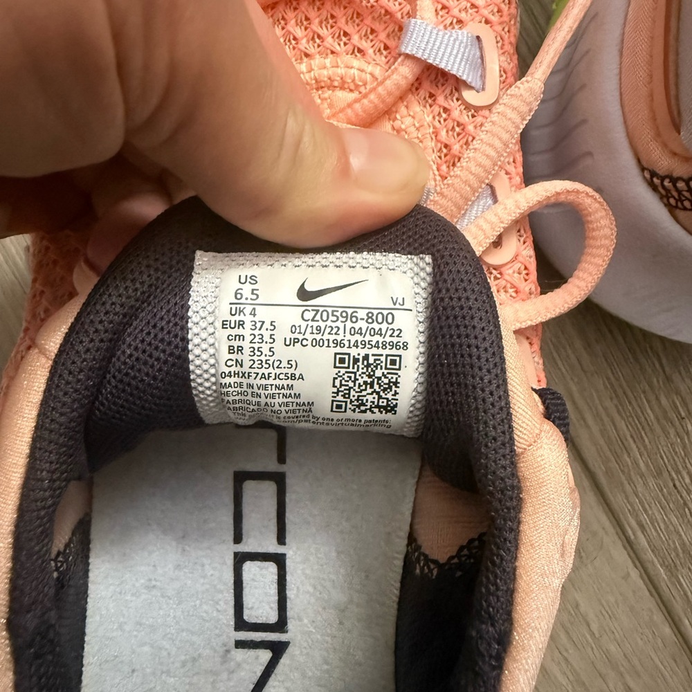 Nike Women’s Metcon Peach and Lime Sneakers Size 6.5 - Picture 7 of 7